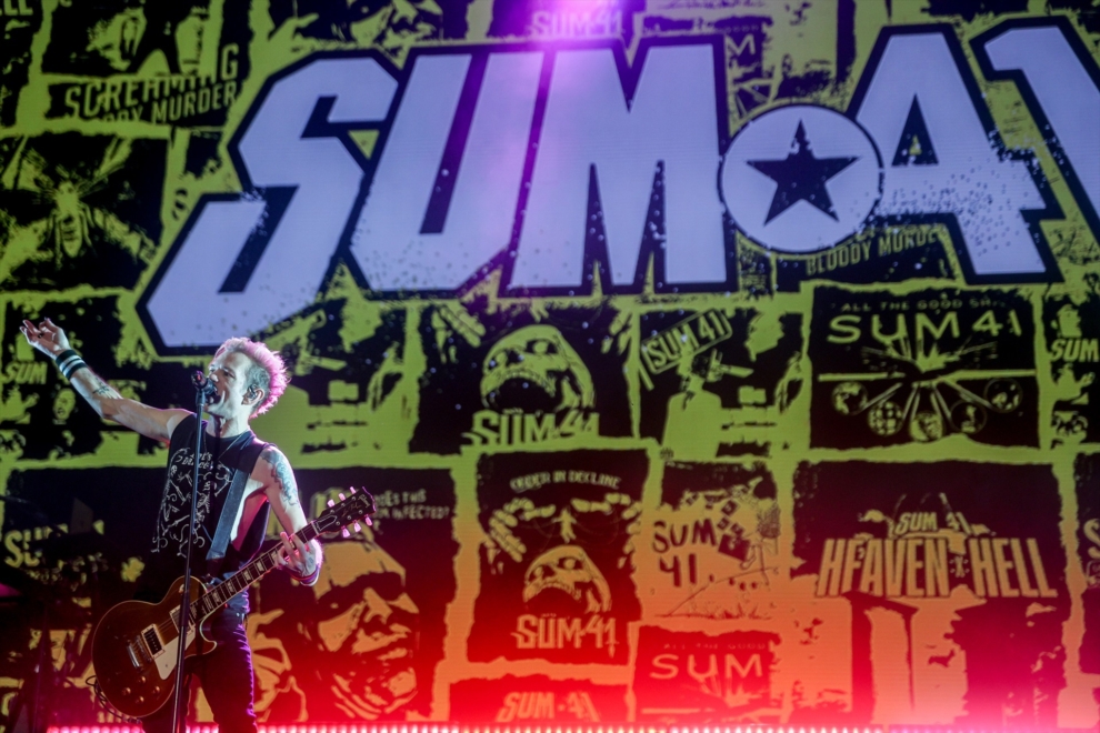 Deryck Whibley durante un concierto de Sum 41 en el Mad Cool 2024.