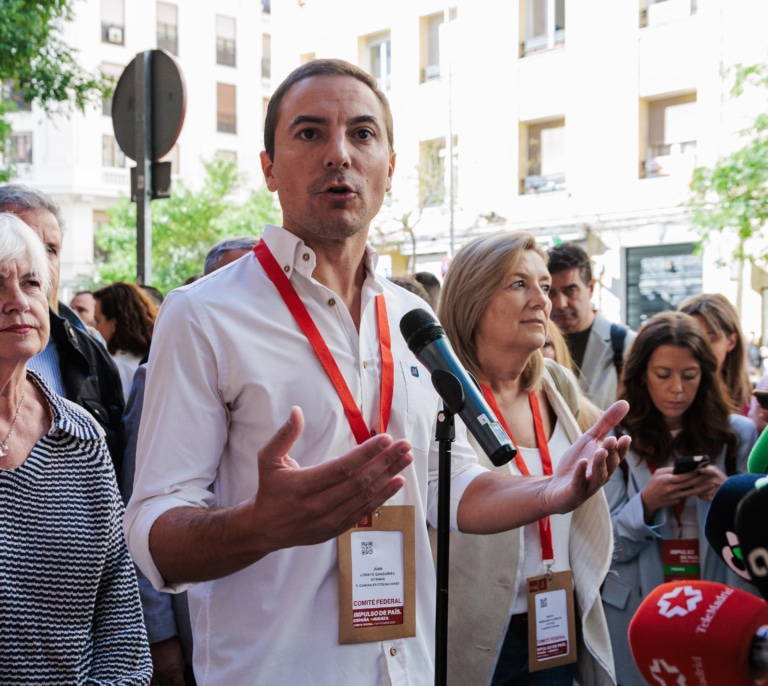 El 'terremoto Tudanca' tiene réplicas: Lobato lo respalda y el conflicto en el PSOE escala