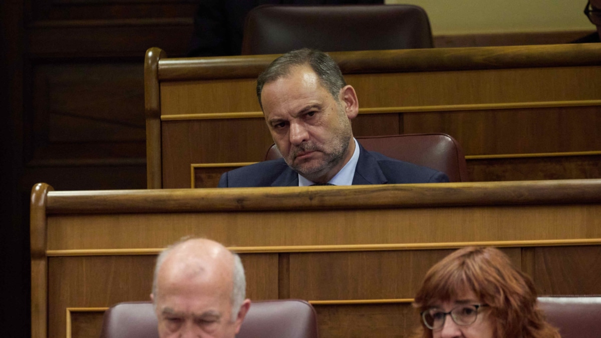 El diputado del Grupo Mixto José Luis Ábalos durante una sesión plenaria en la Cámara Baja, a 17 de septiembre de 2024, en Madrid (España).