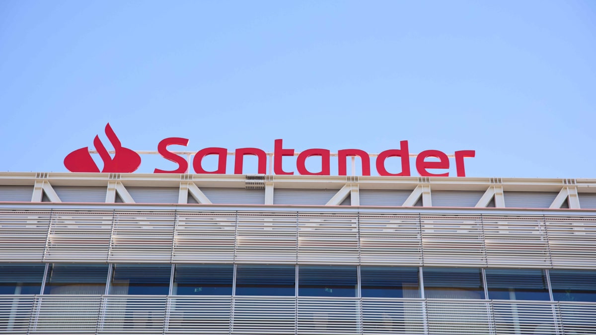 Fachada de una sede del Banco Santander.