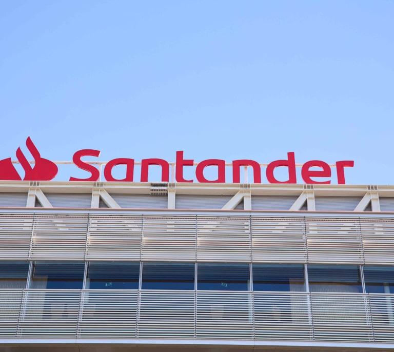 Santander gana 9.309 millones de euros hasta septiembre, un 14% más