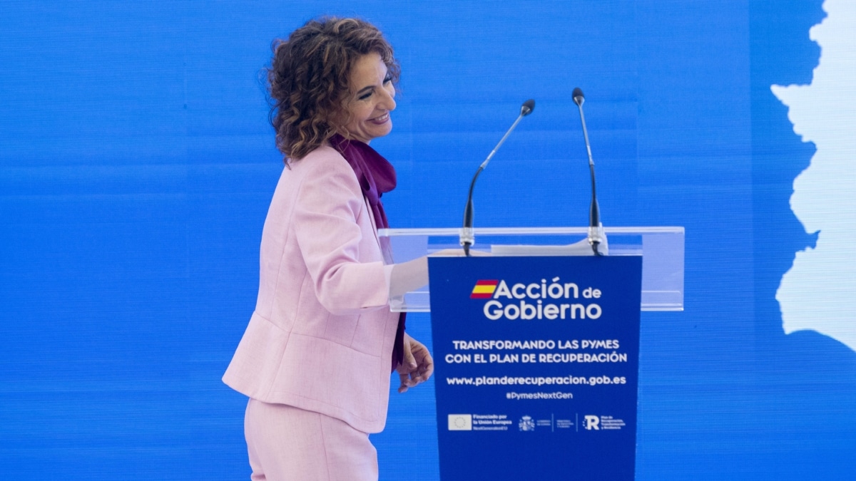 La vicepresidenta primera y ministra de Hacienda, María Jesús Montero, clausura la jornada 'Transformando las Pymes con el Plan de Recuperación’, en la Escuela de Organización Industrial, a 3 de octubre de 2024, en Madrid (España). El acto tiene como objetivo acercar a las pequeñas y medianas empresas el Plan de Recuperación propuesto por el Gobierno. Alberto Ortega / Europa Press 03 OCTUBRE 2024;JORNADA;PYMES;REUNIÓN;PLAN;RECUPERACIÓN 03/10/2024