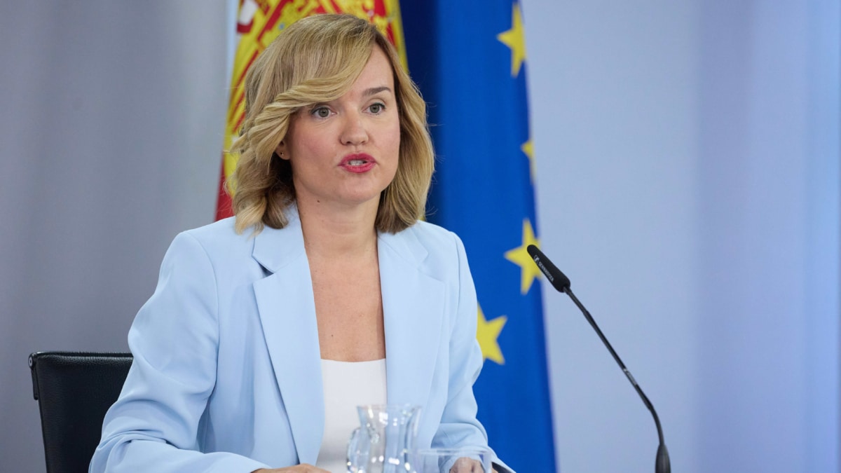 La ministra Portavoz y de Educación y Deporte, Pilar Alegría, durante una rueda de prensa posterior al Consejo de Ministros, en el Palacio de la Moncloa, a 8 de octubre de 2024, en Madrid (España). El Consejo de Ministros ha aprobado la licitación del concierto de Muface para los años 2025-2026 con una subida en la prima del 17,12%, por encima del 14% que habían ofrecido en un primer momento a las aseguradoras, según ha informado el Ministerio para la Transformación Digital y Función Pública en un comunicado. Jesús Hellín / Europa Press 08 OCTUBRE 2024;GOBIERNO;CONSEJO;MUFACE;PRIMA;SALARIO 08/10/2024