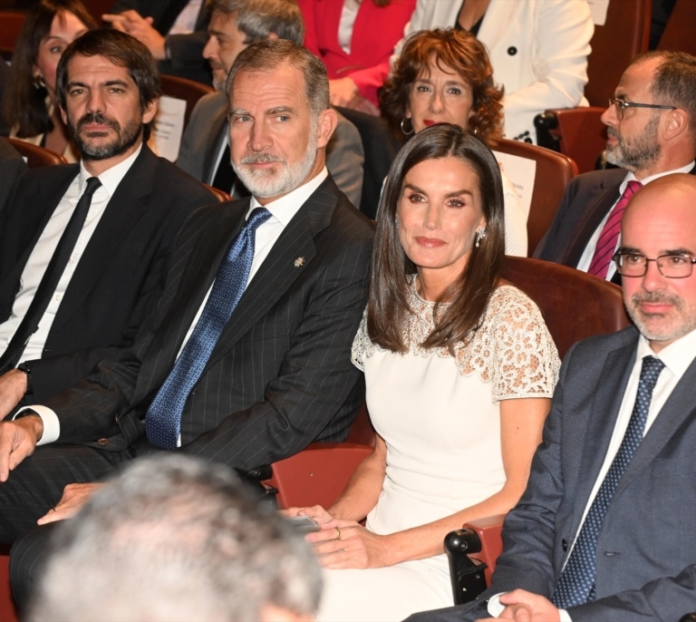 El gesto de complicidad de Felipe y Letizia con el "agitador folclórico" Rodrigo Cuevas