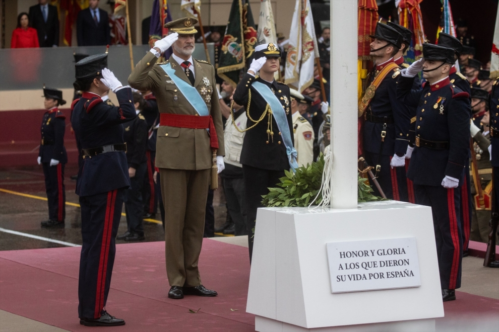 La lluvia no ha dado tregua durante el desfile y ha impedido la participación del Ejército del Aire. 