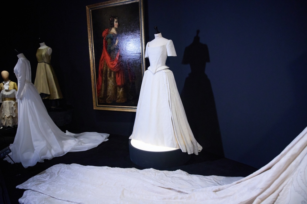 El primer vestido que Caprile creó en su taller también forma parte de la exposición, que se puede visitar a partir de este miércoles 16 de octubre.