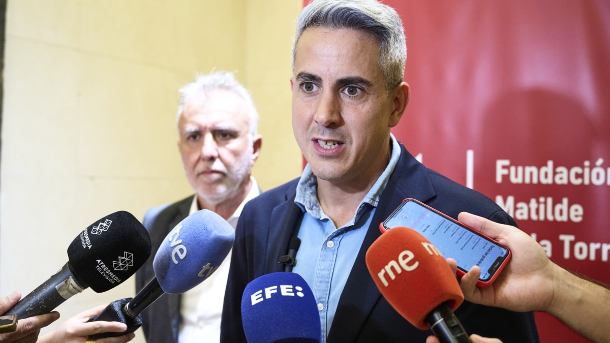 (Foto de ARCHIVO) El secretario general del PSC-PSOE y portavoz parlamentario, Pablo Zuloaga, ofrece declaraciones a su llegada a un acto contra la derogación de la Ley de Memoria Histórica y Democrática organizado la Fundación Matilde de la Torre, en el centro Casyc de Santander, a 15 de octubre de 2024, en Santander, Cantabria (España). El Partido Socialista de Cantabria se opone a la derogación de la Ley que considera justa y necesaria para atender y reparar a todas las víctimas. César Ortiz / Europa Press 15 OCTUBRE 2024;ÁNGEL VÍCTOR TORRES;ACTO;DEROGACIÓN;LEY DE MEMORIA HISTÓRICA Y DEMOCRÁTICA;SANTANDER;CANTABRIA 15/10/2024