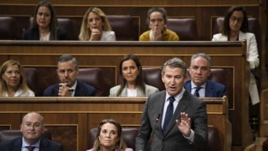 Feijóo emula a Aznar con su "señor 1, márchese ya" y Sánchez pide disculpas por primera vez por el 'caso Ábalos'