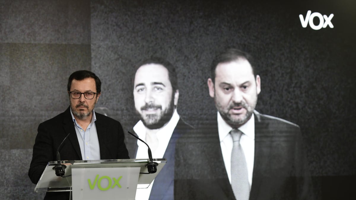 El portavoz nacional de Vox, José Antonio Fúster, en una rueda de prensa este domingo en la sede nacional de Vox