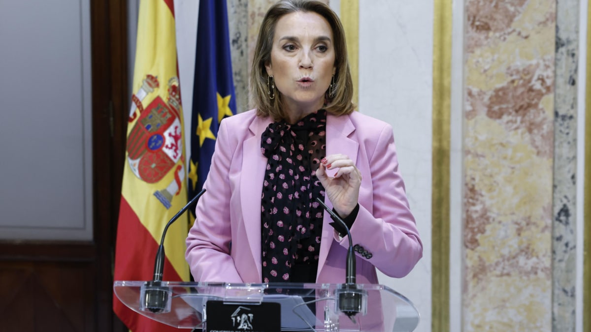 La secretaria general del PP, Cuca Gamarra, comparece tras la imputación del fiscal general del Estado, en el Congreso este miércoles