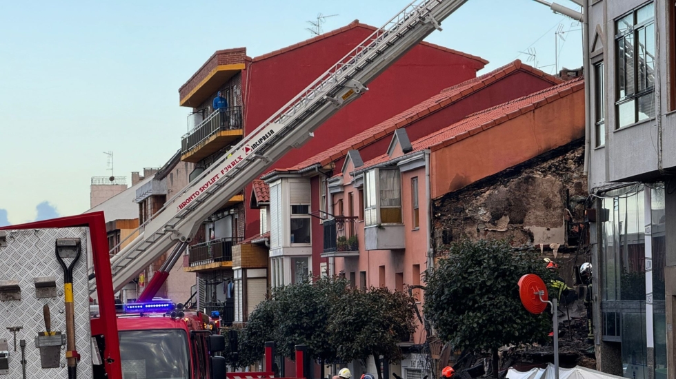 Tres muertos y diez heridos tras la explosión de un edificio en Santander