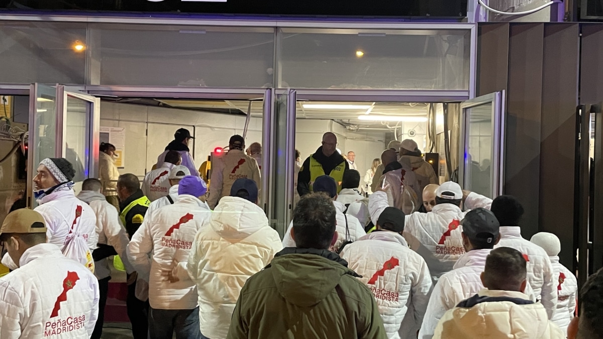 Silencio absoluto en el Real Madrid sobre la peña que accedió al Bernabéu con un mapa de Marruecos que incluía el Sáhara