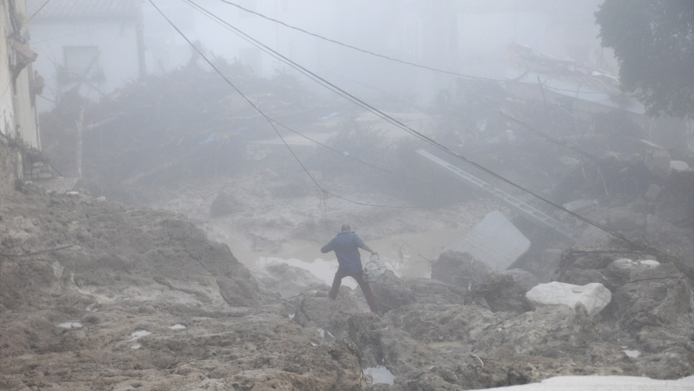 Grupos de emergencia trabajan en labores de rescate en Letur