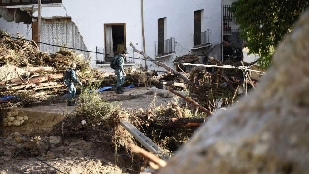 Grupos de emergencia trabajan en labores de rescate en Letur