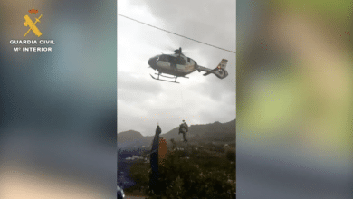 Vídeo: impactante rescate de vecinos atrapados en Álora (Málaga) por la Guardia Civil