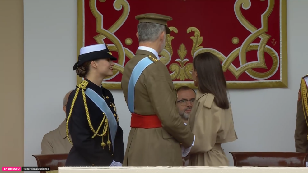 Los reyes y la princesa Leonor durante un momento de charla más distendido.