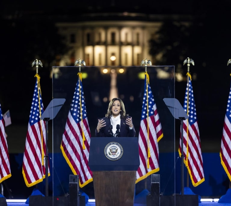 Kamala Harris marca perfil presidencial en el lugar donde el "tirano de pacotilla" de Trump instó al asalto al Capitolio