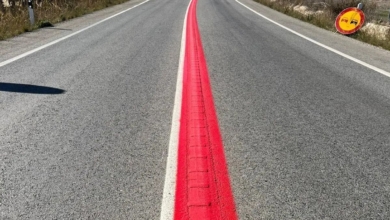 Ni blancas ni amarillas, así son las nuevas líneas que pone la DGT en la carretera