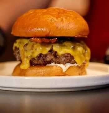 La mejor hamburguesa del mundo es española, aquí puedes comerla si estás en Valencia o Madrid /Hundred Burgers