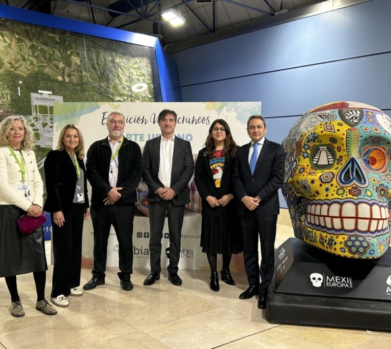 'Mexicráneos Europa': el arte urbano invade el Aeropuerto de Madrid