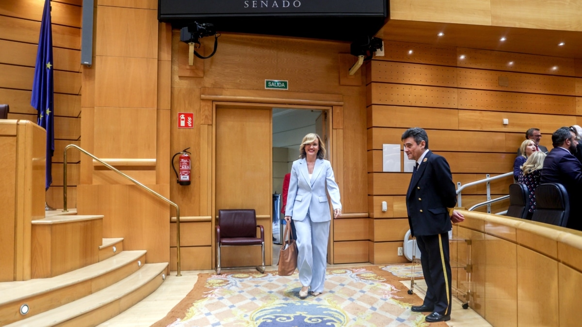 La ministra Portavoz y de Educación y Deporte, Pilar Alegría, a su llegada a una sesión de control al Gobierno en el Senado