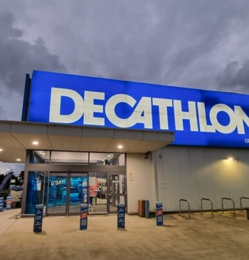 Ni El Corte Inglés ni Sprinter, Decathlon tiene el abrigo que arrasa en estos días de lluvia y frío