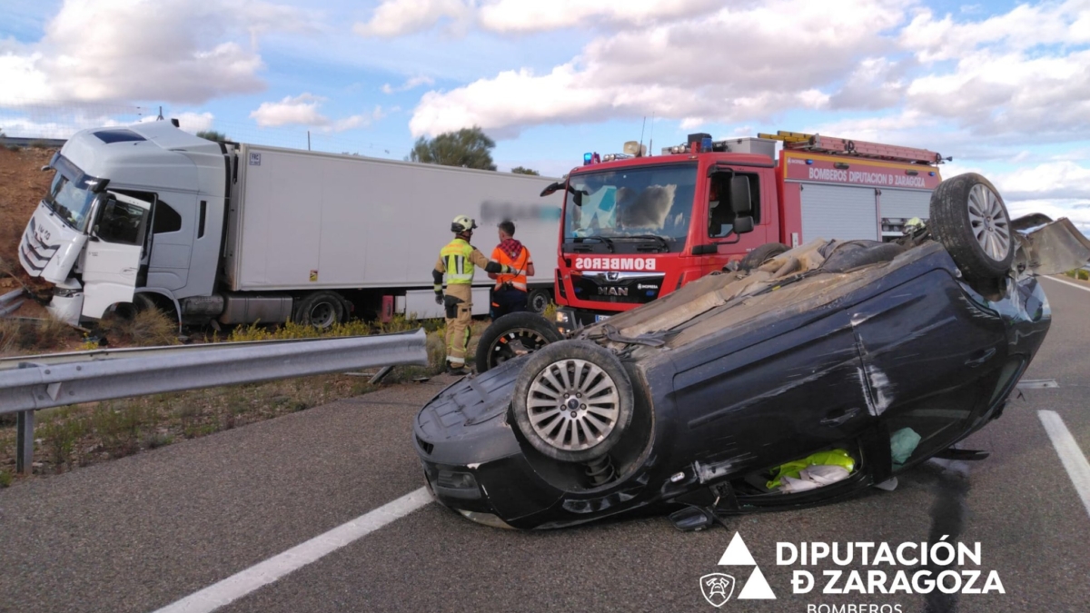 Muere arrollado por un camión el conductor de una grúa que auxiliaba a un coche en Zaragoza