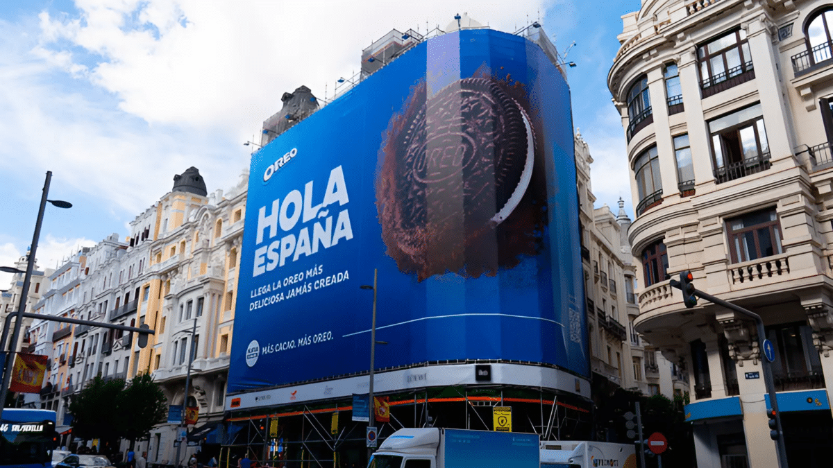 La lona de Oreo desvelada este viernes en Madrid.