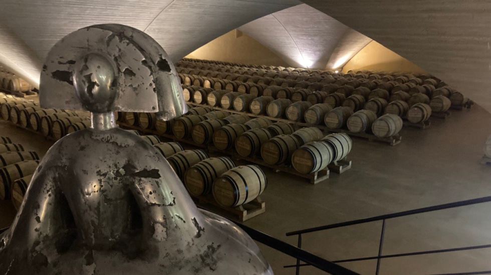 Otazu, el señorío navarro del siglo XII que convierte el arte en vino y su bodega en museo 