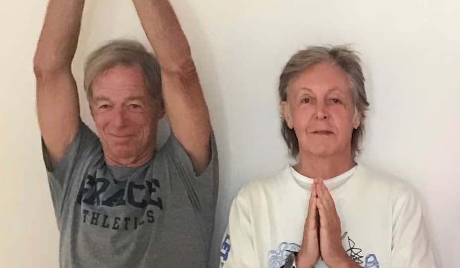 Paul McCartney practica yoga /Instagram