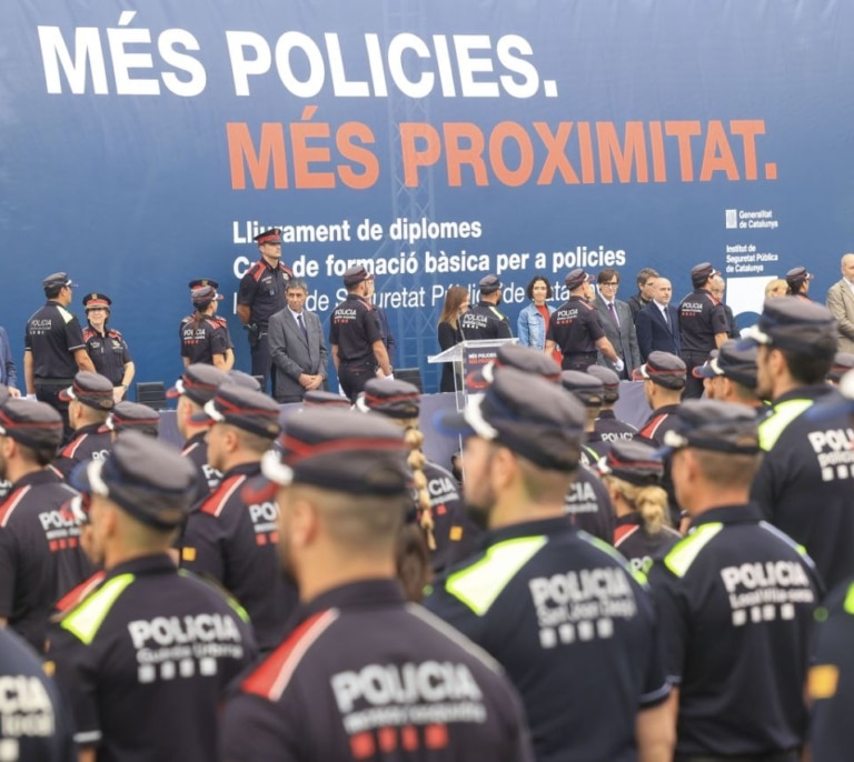 La Generalitat tendrá 1.300 mossos más en 2025, un 45% más de lo previsto por Aragonès