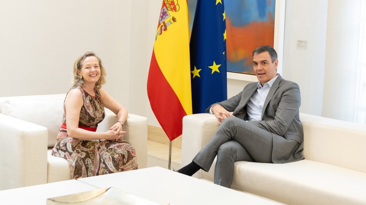 El presidente del Gobierno, Pedro Sánchez, se reúne con la presidenta del Banco Europeo de Inversiones, Nadia Calviño