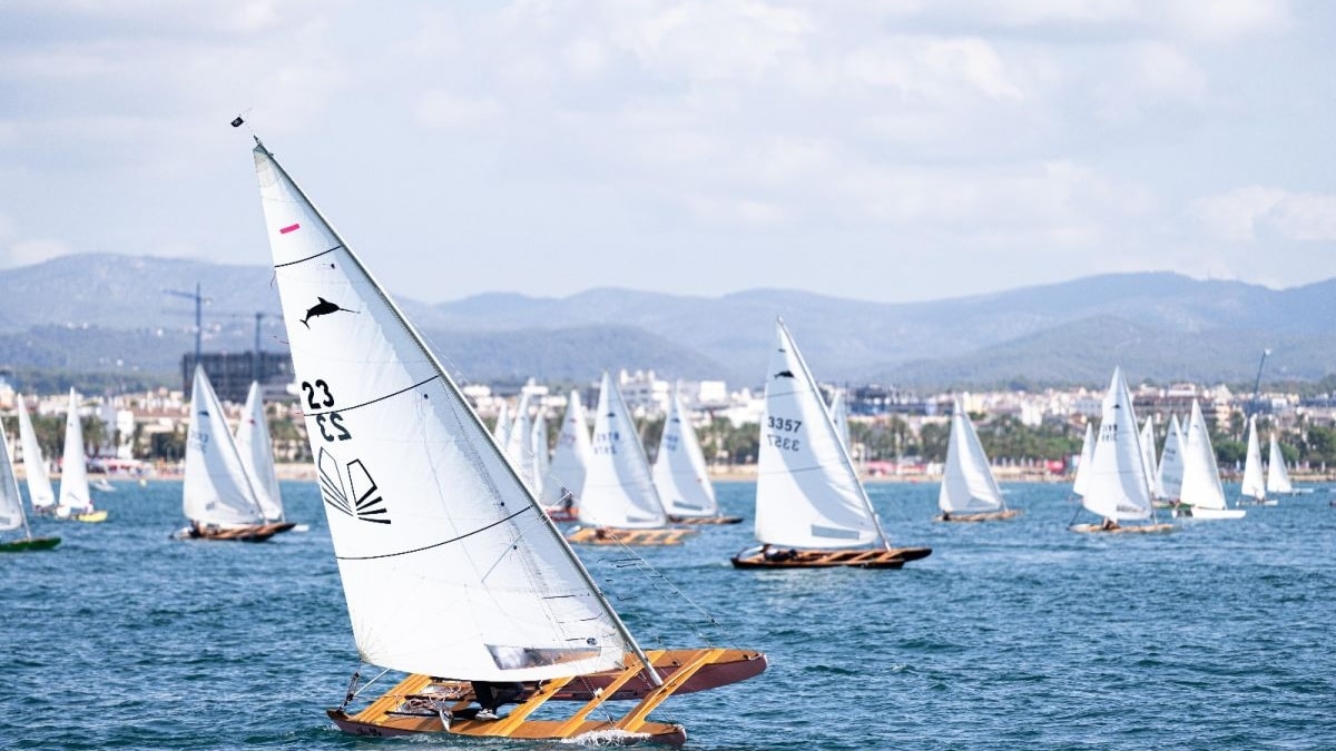 La Regata de los 350 Patinetes de Vela eleva la tradición marítima catalana a un nuevo nivel la Louis Vuitton 37ª America's Cup