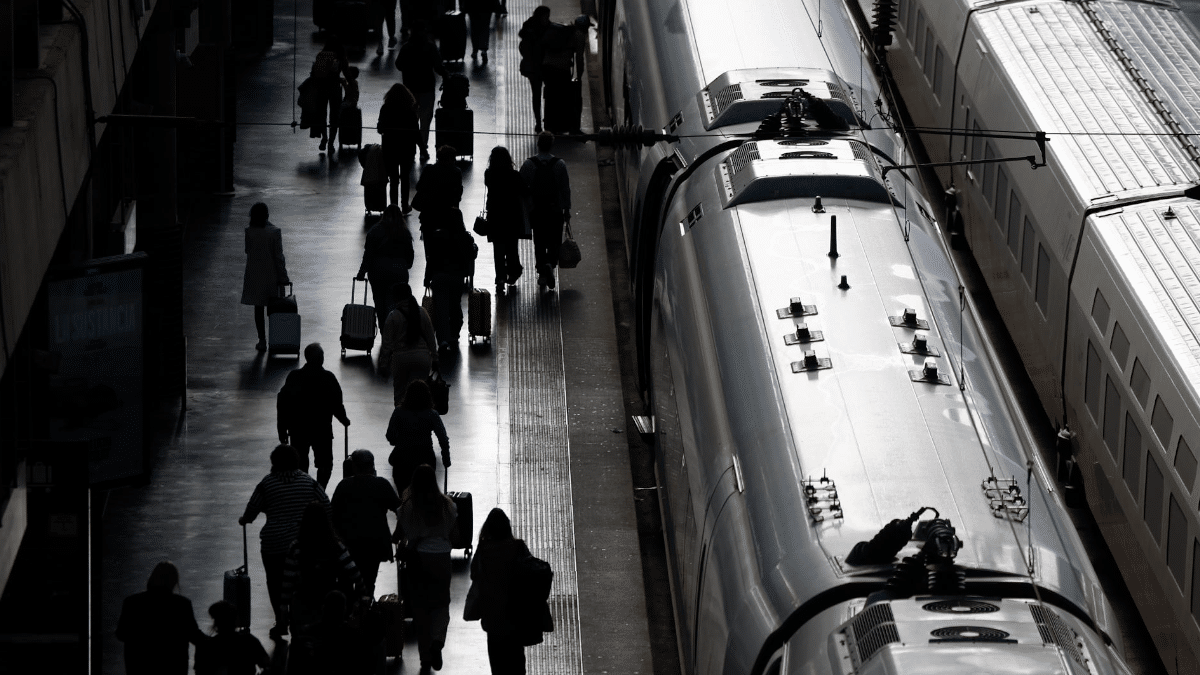 Andenes de la estación de Atocha en Madrid este domingo.