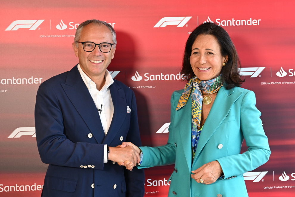 Stefano Domenicali, consejero delegado de Formula One Management, y Ana Botín, presidenta de Banco Santander.