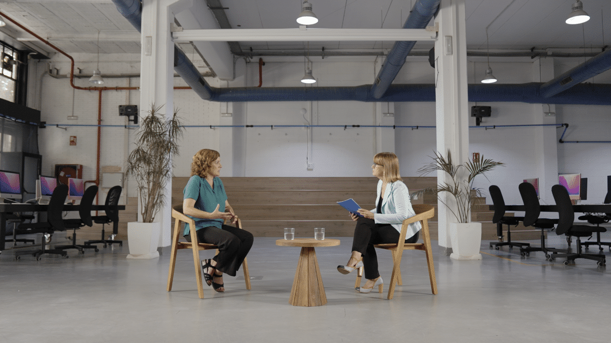 La periodista Gemma Nierga y la psicóloga Laia Ferrer en una entrevista sobre la salud mental para la Fundación ”la Caixa”