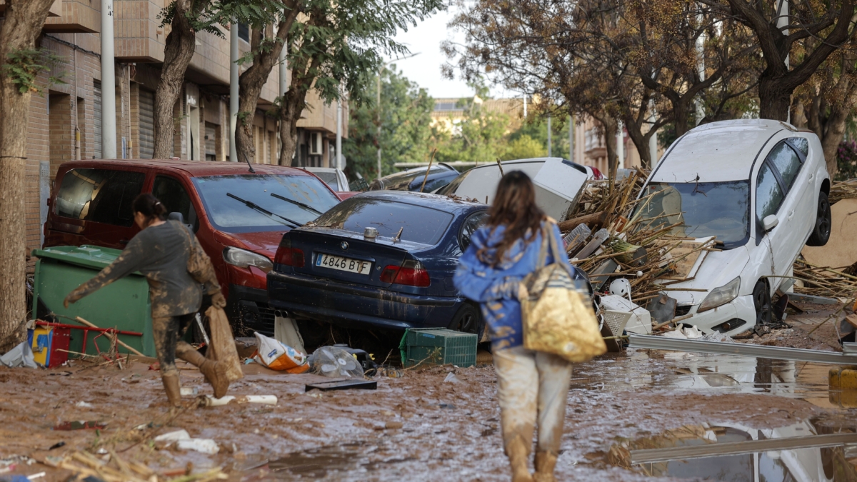 Vista de una calle afectada en Paiporta, tras las fuertes lluvias causadas por la DANA.