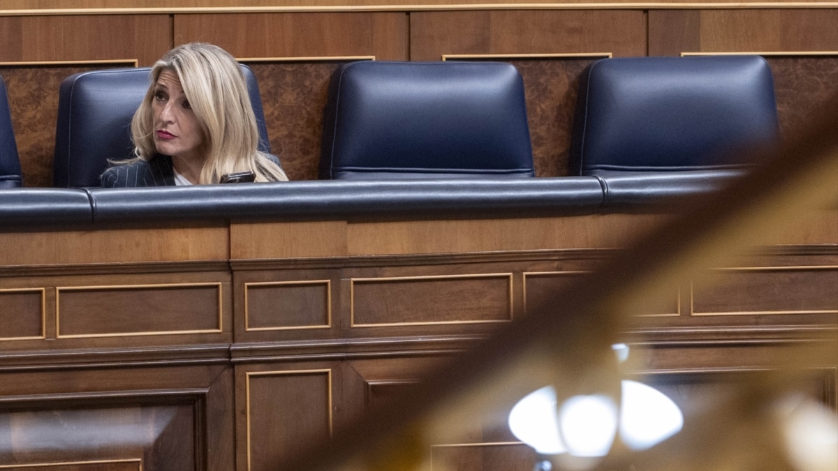 La vicepresidenta del Gobierno, Yolanda Díaz, en su escaño del Congreso de los Diputados, el martes