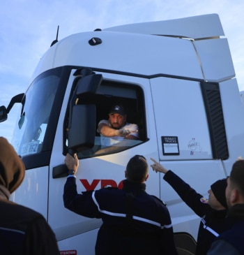 Los camioneros españoles temen a los agricultores franceses y exigen seguridad al [...]