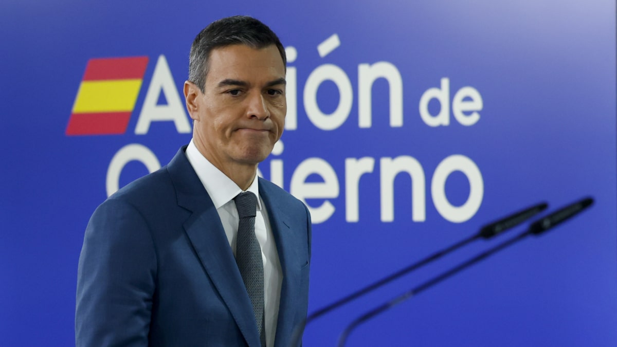 FOTODELDÍA MADRID (ESPAÑA), 05/11/2024.- El presidente del Gobierno, Pedro Sánchez da una rueda de prensa tras el Consejo de Ministros celebrado en el palacio de La Moncloa en Madrid este martes. EFE/ Mariscal