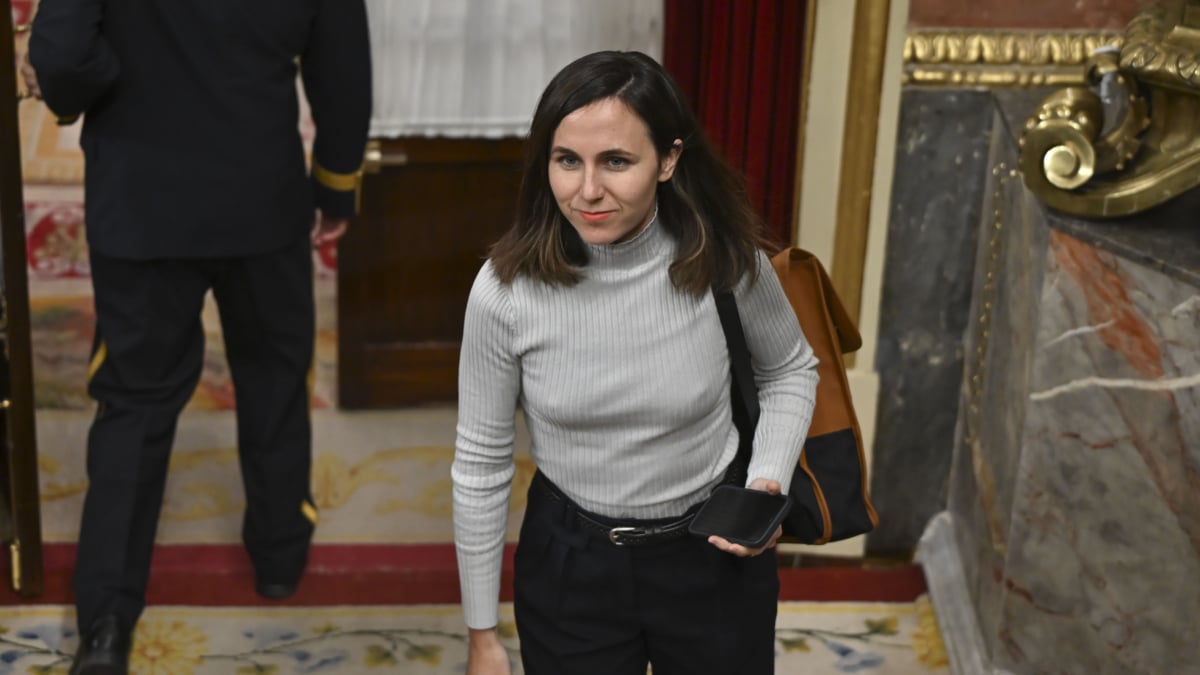 MADRID, 14/11/2024.- La líder de Podemos, Ione Belarra, durante el pleno del Congreso de los Diputados este jueves en Madrid. EFE/ Fernando Villar