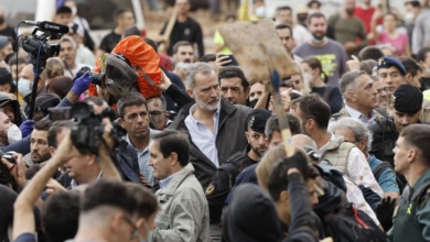 Sánchez fue evacuado de Paiporta "por seguridad"  tras ser increpada y agredida la comitiva con los Reyes y Mazón