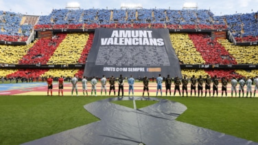 El Valencia homenajea en Mestalla a las víctimas de la DANA