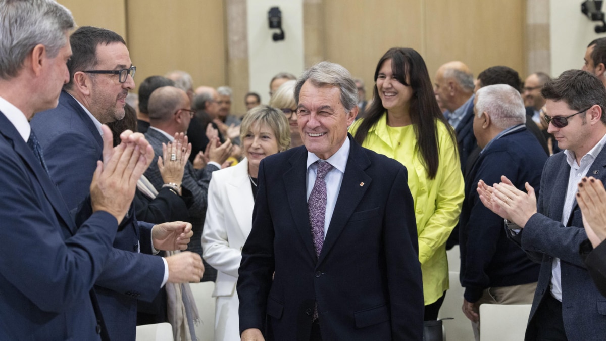 El Parlament desmiente la "normalización" de Illa con la conmemoración de la consulta del 9N