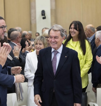 El Parlament desmiente la "normalización" de Illa con la conmemoración de la [...]