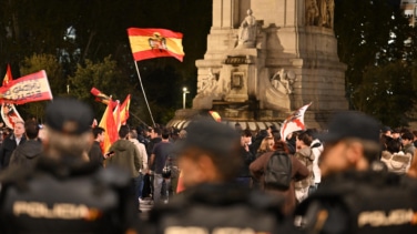 La Policía dispersa con pelotas de goma a manifestantes violentos en Ferraz