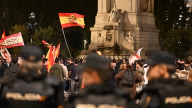 La Policía dispersa con pelotas de goma a manifestantes violentos en Ferraz