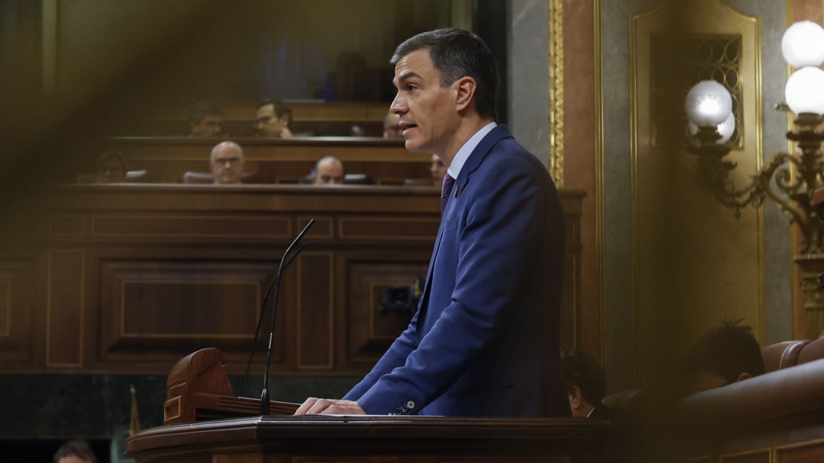 MADRID, 27/11/2024.- El presidente del Gobierno, Pedro Sánchez, durante su comparecencia este miércoles en el Congreso para informar de la gestión de la dana, en un pleno con el que se cierra la ronda de explicaciones que los miembros del Ejecutivo han ofrecido en la Cámara Baja sobre la catástrofe. EFE/ JJ Guillén