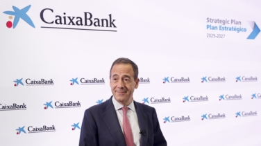 CaixaBank elevará su plantilla en 2.000 empleados y busca captar 800.000 nuevos clientes hasta 2027