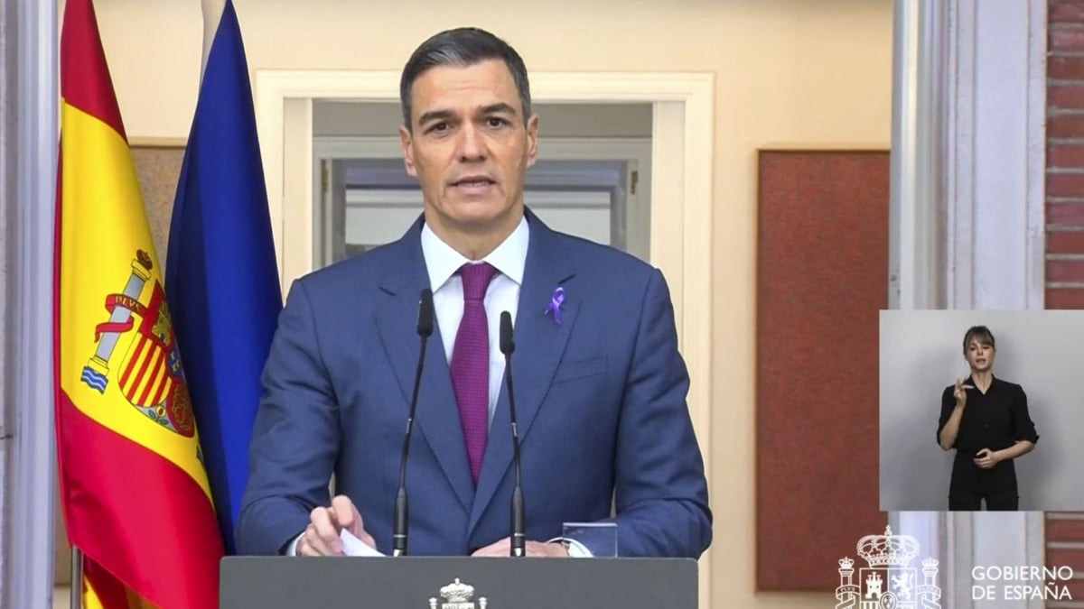 MADRID, 25/11/2024.- Captura de video de la señal institucional del Palacio de la Moncloa de la declaración del jefe del Gobierno, Pedro Sánchez, en la que afirmado este lunes que la nueva vicepresidenta tercera y ministra para la Transición Ecológica, Sara Aagesen, mantiene "el rigor, la profesionalidad y el conocimiento experto" de Teresa Ribera, y se ha felicitado por el nombramiento de ésta como vicepresidenta de la Comisión Europea a pesar de "infundios y maniobras". EFE/ Moncloa SOLO USO EDITORIAL/SOLO DISPONIBLE PARA ILUSTRAR LA NOTICIA QUE ACOMPAÑA (CRÉDITO OBLIGATORIO)